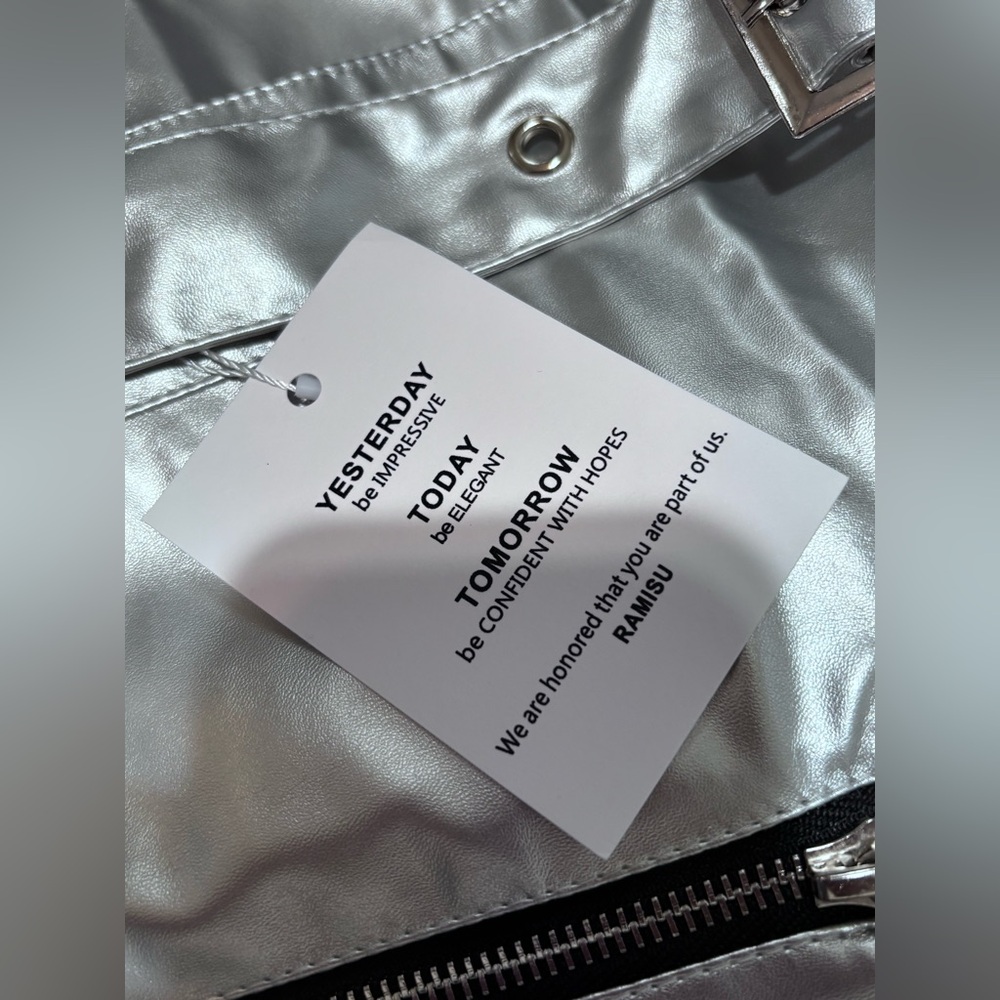 Metallic Silver Women's Skirt size xxl NWT‎ with zippered pockets and belt - Picture 8 of 8